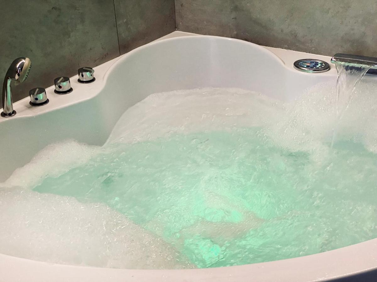 Apartment Premium Jacuzzi For Couples, Old Town Cracóvia Exterior foto