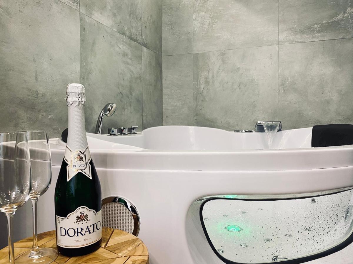 Apartment Premium Jacuzzi For Couples, Old Town Cracóvia Exterior foto