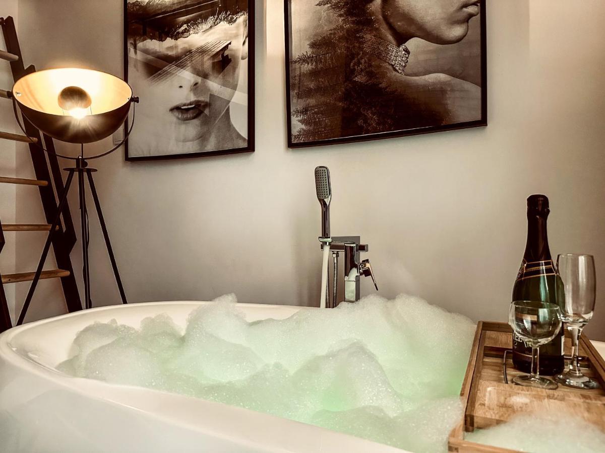 Apartment Premium Jacuzzi For Couples, Old Town Cracóvia Exterior foto
